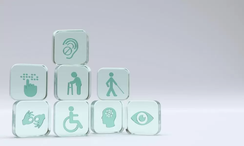 Icones de handicap sur des cubes de verre carrés avec espace de copie